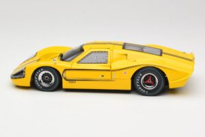 Ford GT40 Mk IV Gelb 1967 Shelby Collectibles 1:18 31414S Metall – Bild 4 von 8