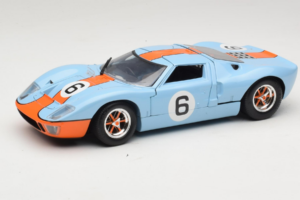 Ford GT40 Gulf #6 J. Ickx / J. Oliver 24 Hours of Le Mans 1969 Eagles Race 1:18 300600 Metall