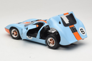 Ford GT40 Gulf #6 J. Ickx / J. Oliver 24 Hours of Le Mans 1969 Eagles Race 1:18 300600 Metall – Bild 5 von 8