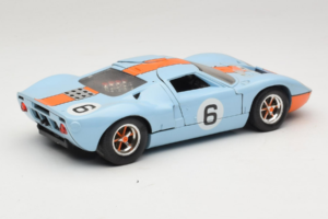 Ford GT40 Gulf #6 J. Ickx / J. Oliver 24 Hours of Le Mans 1969 Revell 1:18 48824 Metall – Bild 3 von 8