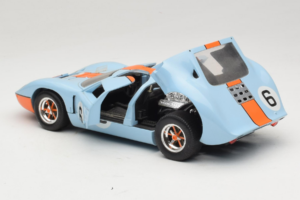 Ford GT40 Gulf #6 J. Ickx / J. Oliver 24 Hours of Le Mans 1969 Revell 1:18 48824 Metall – Bild 5 von 8