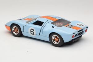 Ford GT40 Gulf #6 J. Ickx / J. Oliver 24 Hours of Le Mans 1969 Revell 1:18 48824 Metall – Bild 7 von 8