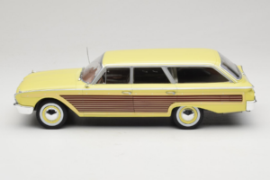 Ford Country Squire Gelb MCG 1:18 MCG18048 Metall – Bild 3 von 6
