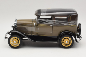 Ford Model A Tudor Chicle Drab Motor City 1:18 41003 Metall – Bild 3 von 6