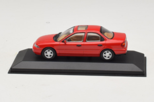 Ford Mondeo Mk1 Sedan Rot Minichamps 1:43 82000 Metall