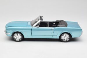 Ford Mustang Cabriolet Arcadian Blue Revell 1:18 8832-F1 Metall – Bild 4 von 8