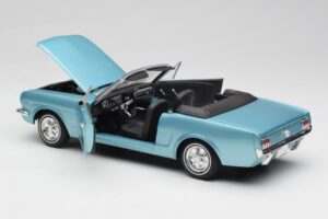 Ford Mustang Cabriolet Arcadian Blue Revell 1:18 8832-F1 Metall – Bild 5 von 8