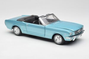 Ford Mustang Cabriolet Arcadian Blue Revell 1:18 8832-F1 Metall – Bild 6 von 8