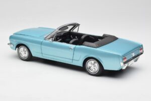 Ford Mustang Cabriolet Arcadian Blue Revell 1:18 8832-F1 Metall – Bild 7 von 8