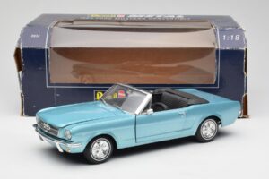 Ford Mustang Cabriolet Arcadian Blue Revell 1:18 8832-F1 Metall – Bild 8 von 8
