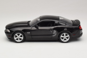 Ford Mustang GT Schwarz Drive Movie GreenLight 1:18 13609 Metall – Bild 4 von 8