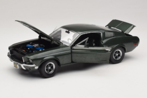 Ford Mustang GT Bullitt mit Steve McQueen Figur Greenlight 1:18 12885 Metall – Bild 2 von 8