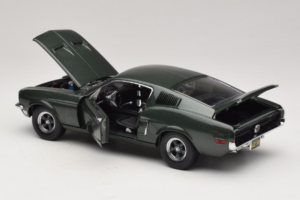 Ford Mustang GT Bullitt mit Steve McQueen Figur Greenlight 1:18 12885 Metall – Bild 5 von 8