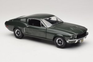 Ford Mustang GT Bullitt mit Steve McQueen Figur Greenlight 1:18 12885 Metall – Bild 6 von 8