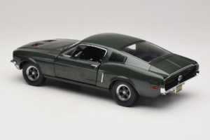 Ford Mustang GT Bullitt mit Steve McQueen Figur Greenlight 1:18 12885 Metall – Bild 7 von 8