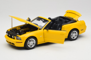Ford Mustang GT S197 Cabriolet Screaming Yellow AUTOart 1:18 73062 Metall – Bild 2 von 8