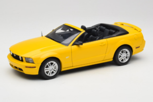 Ford Mustang GT S197 Cabriolet Screaming Yellow AUTOart 1:18 73062 Metall