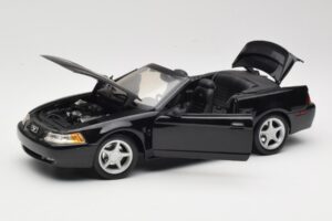 Ford Mustang GT SN95 Cabriolet Schwarz Maisto 1:18 50328 Metall – Bild 2 von 8