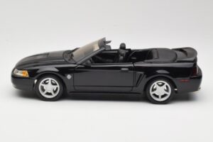Ford Mustang GT SN95 Cabriolet Schwarz Maisto 1:18 50328 Metall – Bild 4 von 8