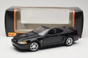 Ford Mustang GT SN95 Cabriolet Schwarz Maisto 1:18 50328 Metall – Bild 8 von 8