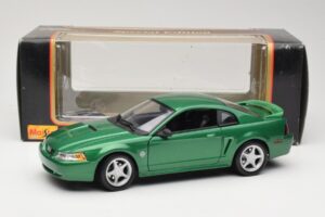 Ford Mustang GT SN95 Grün Maisto 1:18 50326 Metall – Bild 8 von 8