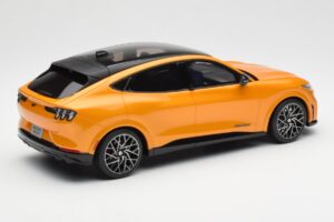 Ford Mustang Mach-E GT Performance Cyber Orange Otto 1:18 OT983 Resin – Bild 2 von 6