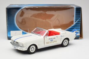 Ford Mustang Pace Car Wimbledon White Solido 1:18 81578 Metall – Bild 8 von 8