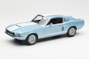 Ford Mustang Shelby GT500 Hellblau Metallic Mit Weissen Streifen AUTOart 1:18 72907 Metall