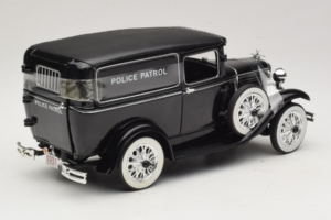 Ford Panel Car Police Patrol Signature Models 1:18 18143 Metall – Bild 2 von 6