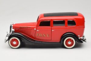 Ford Sedan Rot Solido 1:18 8066 Metall – Bild 4 von 8