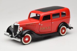 Ford Sedan Rot Solido 1:18 8066 Metall