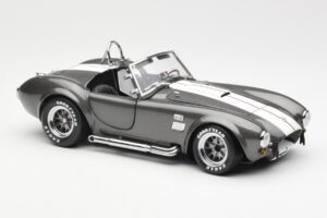Ford Shelby Cobra 427 S/C Grau Metallic Mit Weissen Streifen Kyosho 1:18 08045GRW Metall – Bild 6 von 8