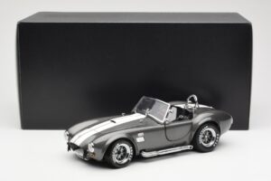 Ford Shelby Cobra 427 S/C Grau Metallic Mit Weissen Streifen Kyosho 1:18 08045GRW Metall – Bild 8 von 8