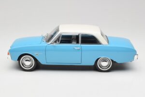 Ford Taunus 12M P1 Taunus Blue Revell 1:18 08880 Metall – Bild 4 von 8