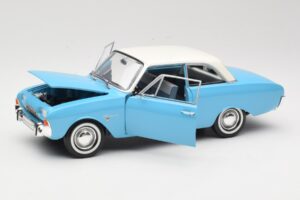 Ford Taunus 17M P2 Blau Revell 1:18 08817 Metall – Bild 2 von 8