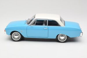 Ford Taunus 17M P2 Blau Revell 1:18 08817 Metall – Bild 4 von 8