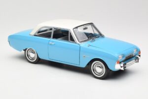 Ford Taunus 17M P2 Blau Revell 1:18 08817 Metall – Bild 6 von 8