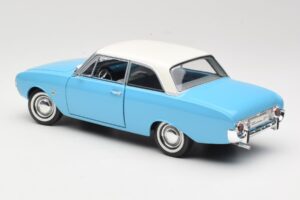 Ford Taunus 17M P2 Blau Revell 1:18 08817 Metall – Bild 7 von 8