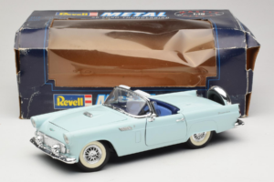 Ford Thunderbird Grün Revell 1:18 8804-G1 Metall – Bild 8 von 8