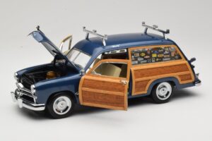 Ford Woody Station Wagon Bayview Blue Surf Shop Motor City 1:18 60002 Metall – Bild 2 von 8