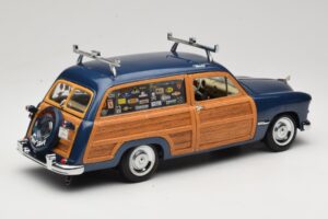 Ford Woody Station Wagon Bayview Blue Surf Shop Motor City 1:18 60002 Metall – Bild 3 von 8