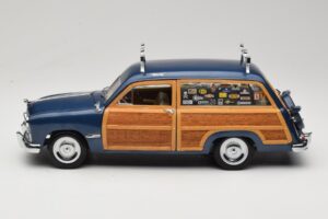 Ford Woody Station Wagon Bayview Blue Surf Shop Motor City 1:18 60002 Metall – Bild 4 von 8
