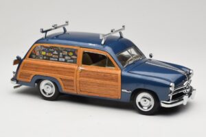 Ford Woody Station Wagon Bayview Blue Surf Shop Motor City 1:18 60002 Metall – Bild 6 von 8