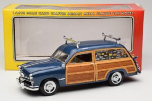 Ford Woody Station Wagon Bayview Blue Surf Shop Motor City 1:18 60002 Metall – Bild 8 von 8