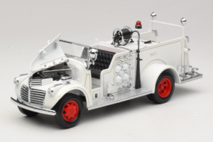 GMC Feuerwehrauto Weiss Road Signature 1:18 20068 Metall – Bild 2 von 9