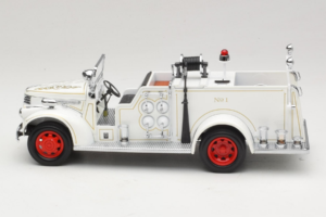 GMC Feuerwehrauto Weiss Road Signature 1:18 20068 Metall – Bild 4 von 9