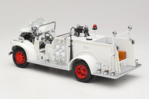 GMC Feuerwehrauto Weiss Road Signature 1:18 20068 Metall – Bild 5 von 9