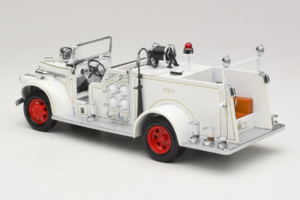 GMC Feuerwehrauto Weiss Road Signature 1:18 20068 Metall – Bild 7 von 9