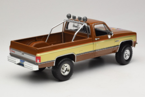 GMC K-2500 Sierra Grande Braun GreenLight 1:18 13560 Metall – Bild 3 von 8