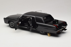 Chrysler Imperial Black Beauty Green Hornet TV Series AUTOart 1:18 71546 Metall – Bild 5 von 8